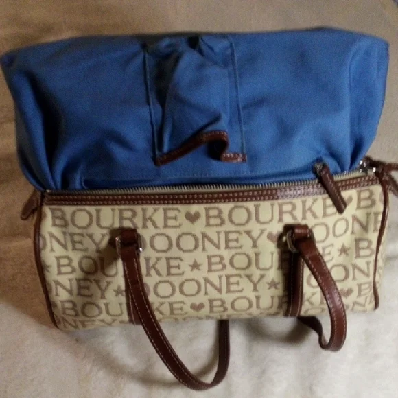 Dooney & Bourke Brown Logo Barrel Bag - Picture 13 of 16